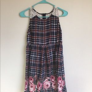 Sleeveless Dress with Lace On Back M